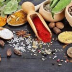 ادویه جات طبع گرم | چگونه مصرف آن‌ ها بر سلامت بدن تاثیر می‌گذارد؟