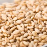 جدول ارزش غذایی کنجد سفید +  فواید مصرف آن در رژیم‌های غذایی مختلف