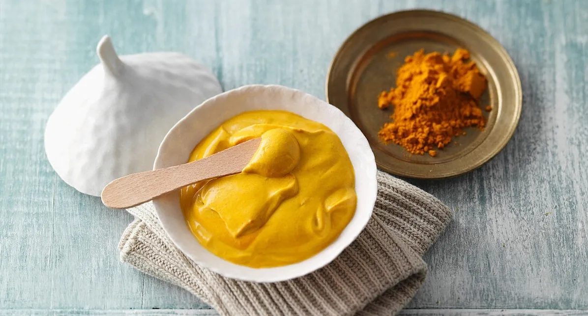 ماسک زرده تخمه مرغ و زردچوبه