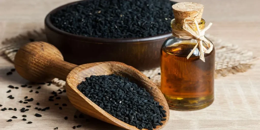 خواص مالیدن روغن سیاهدانه به شکم + نحوه استفاده